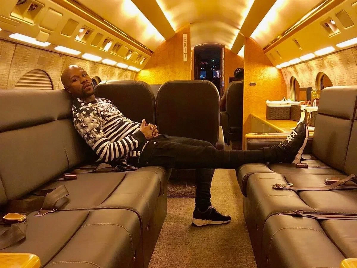 Floyd Mayweather Sued AGAIN Over Massive Unpaid Private Jet Bill As Financial Problems Keep Piling Up