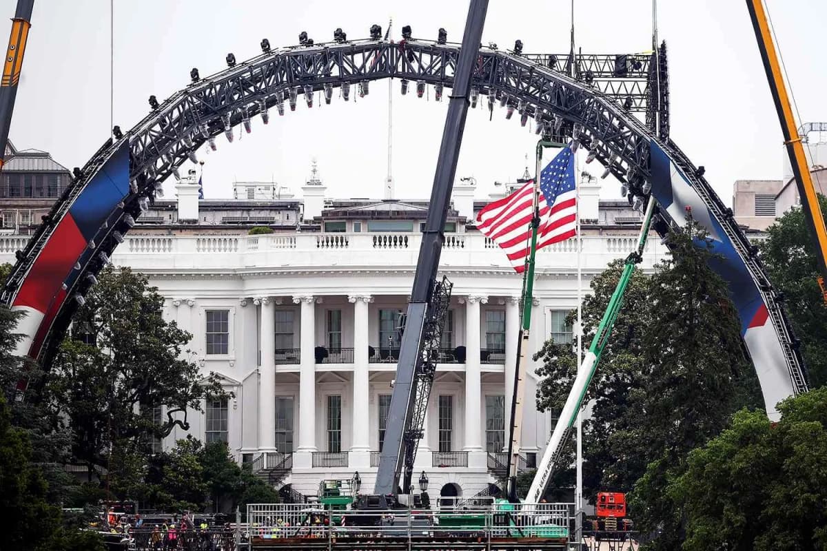 Trump Hosting UFC at White House While Defending Reflecting Pool Renovation
