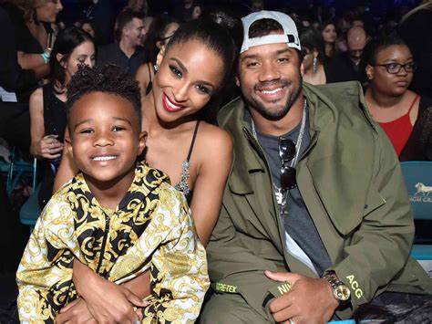 OH, HE'S A KEEPER KEEPER! Russell Wilson Opens