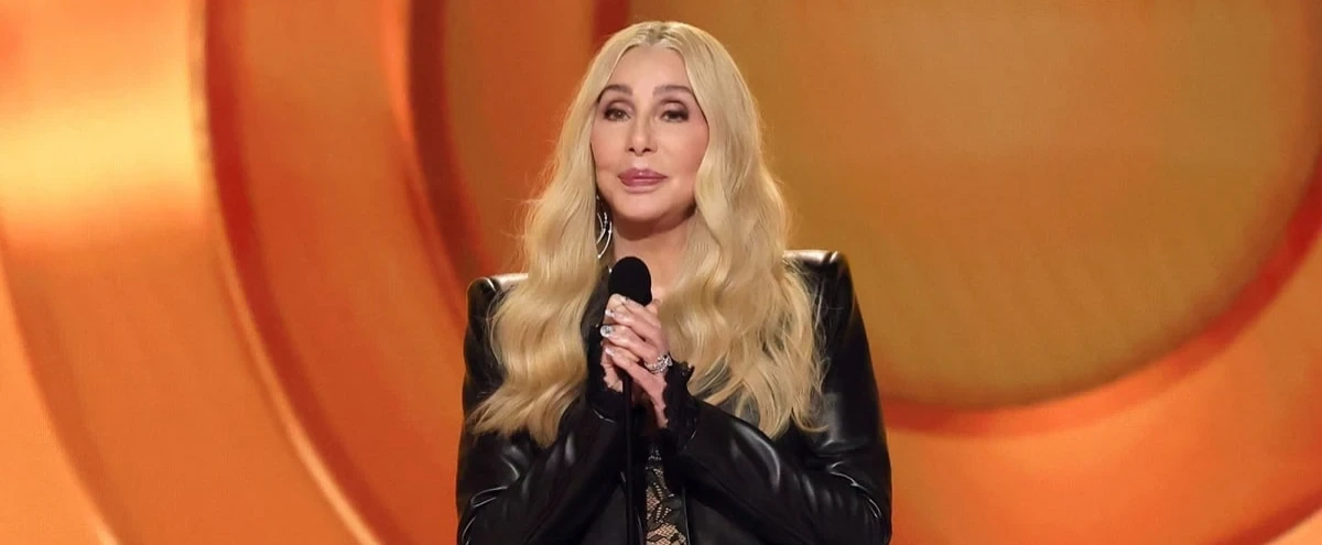 Cher Has The Most Awkward Grammy Moment Announcing Kendrick Lamar And SZA's Win