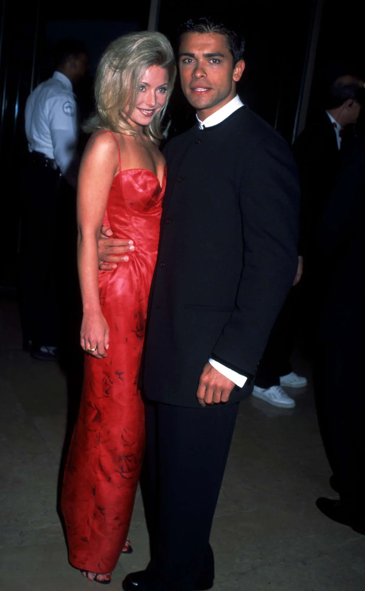 Kelly Ripa Spills the Tea: She and Mark Consuelos "bombed" the Parenting Game!
