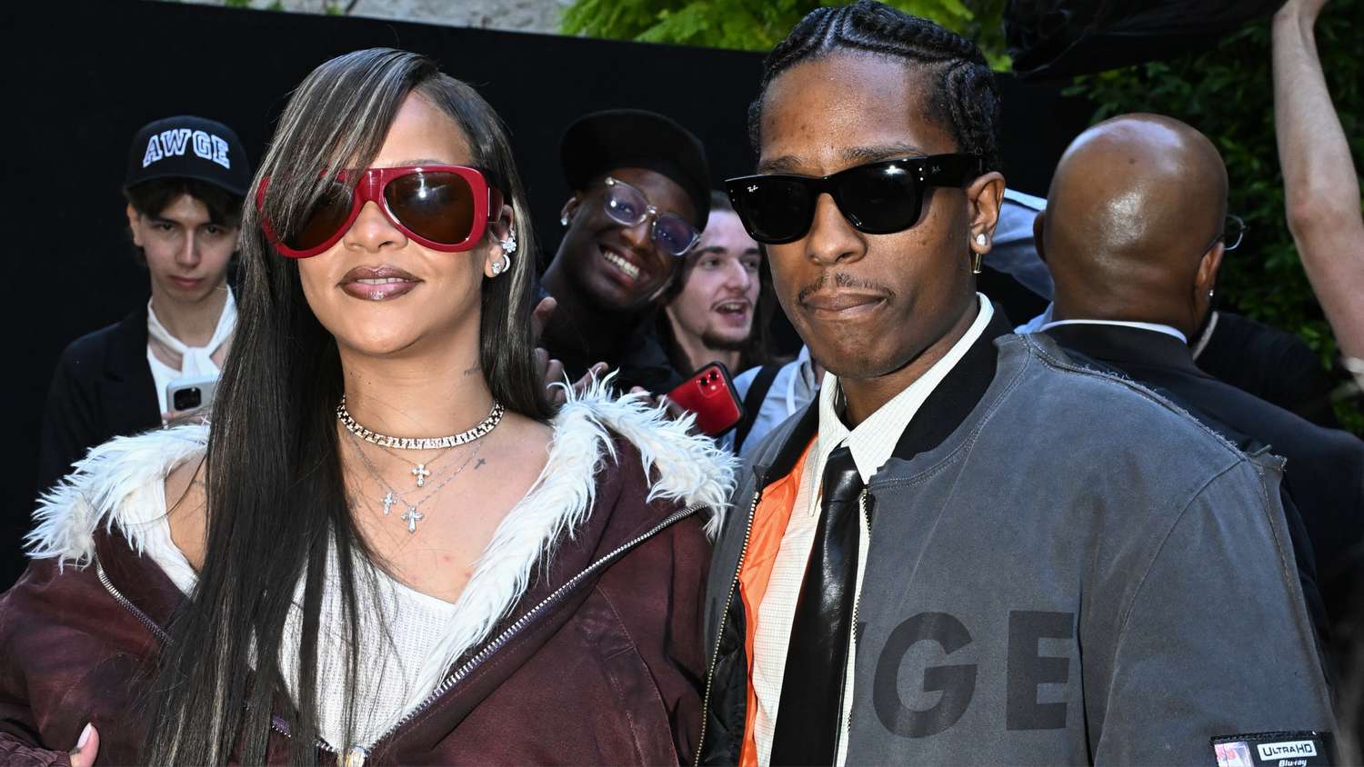 Rihanna Debuted Y2k Streaky Blonde Highlights At Aap Rockys First Fashion Show