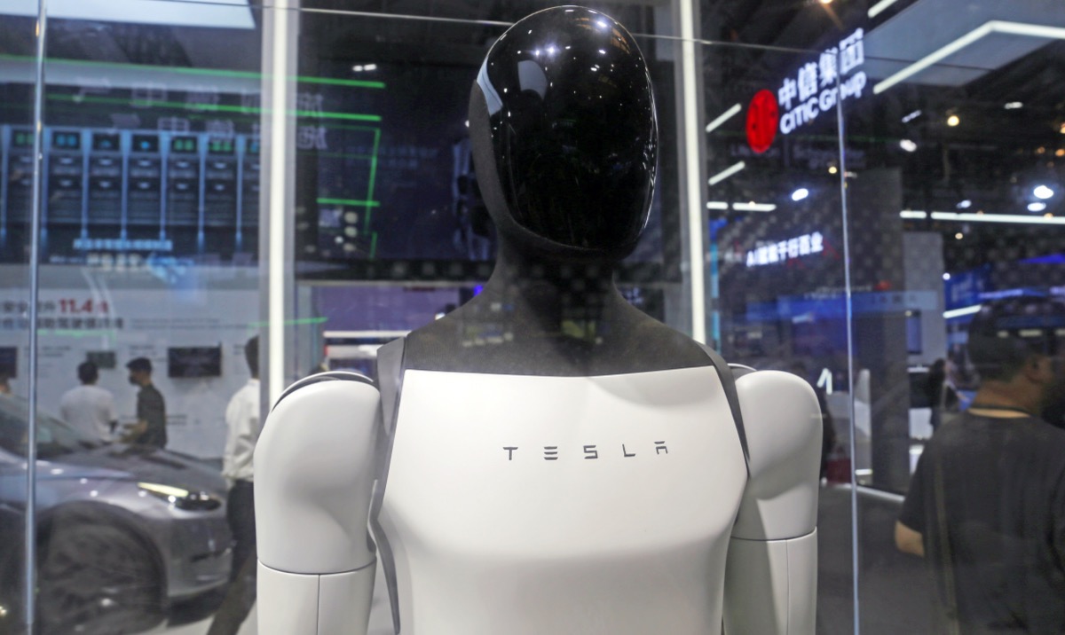 What Are Elon Musk Optimus Robots And What Can They Actually Do?